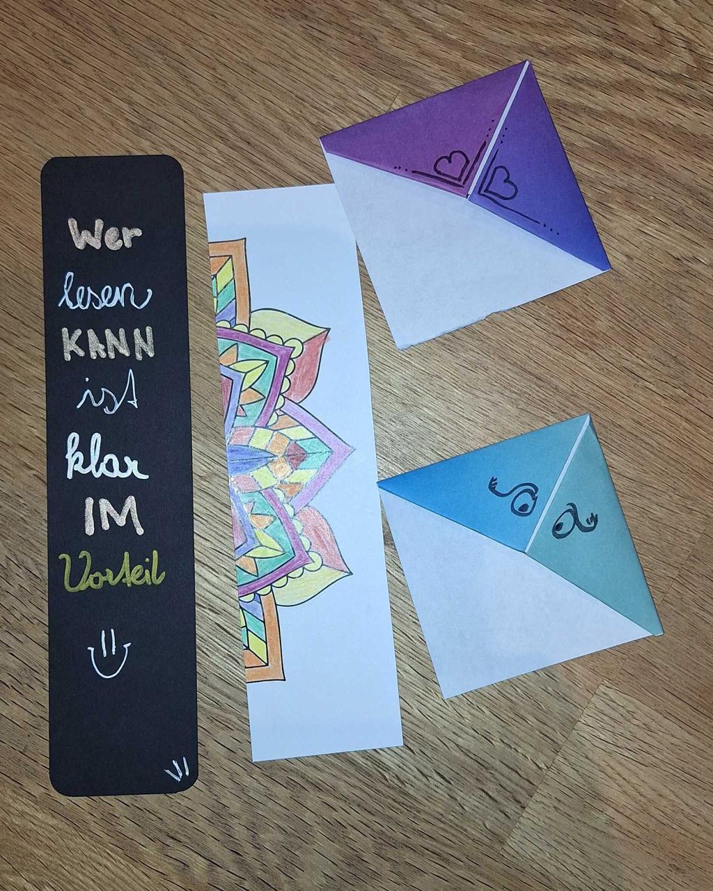 gebastelte Lesezeichen bunt, und gefaltet