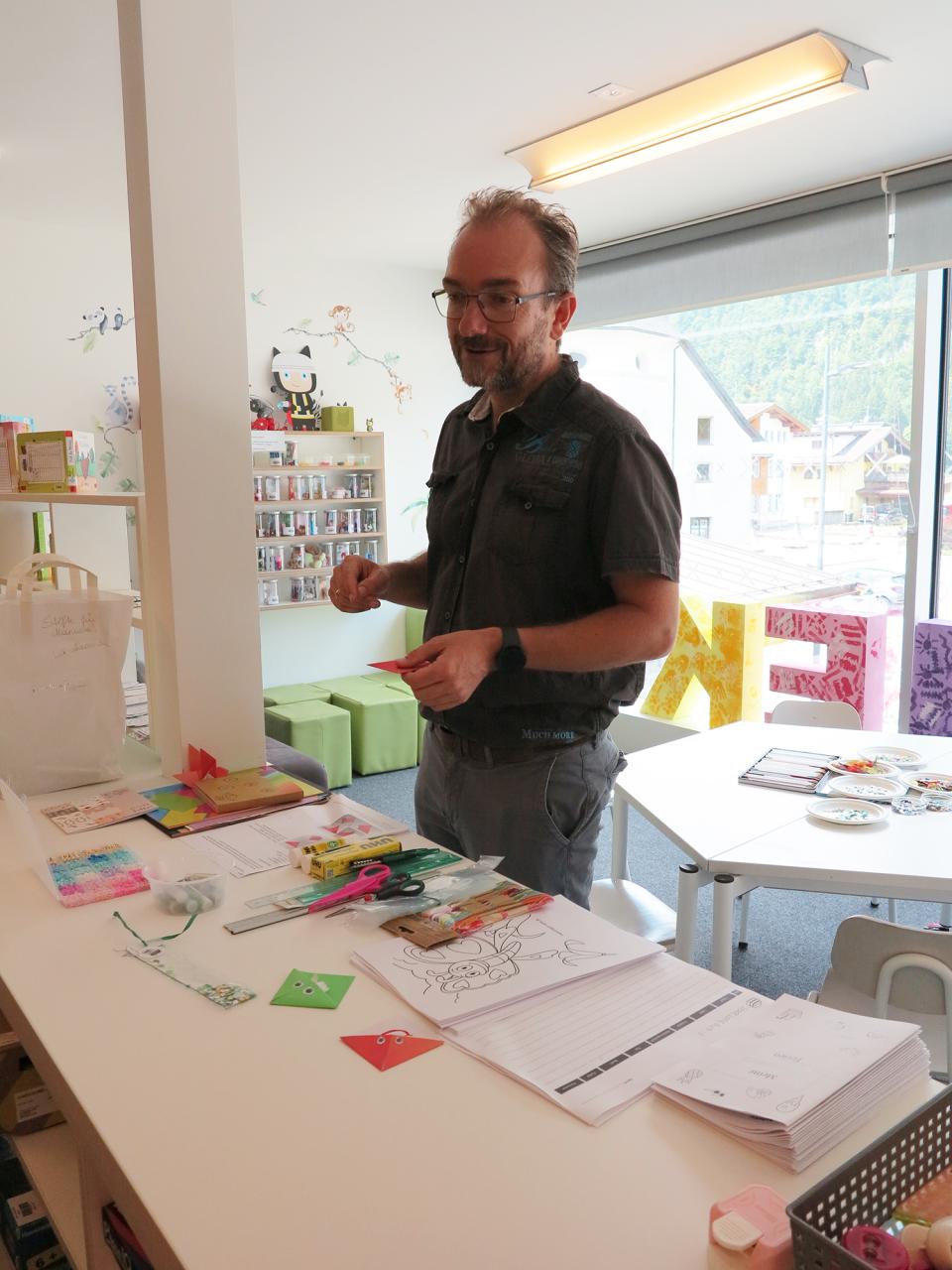 Andy beim basteln
